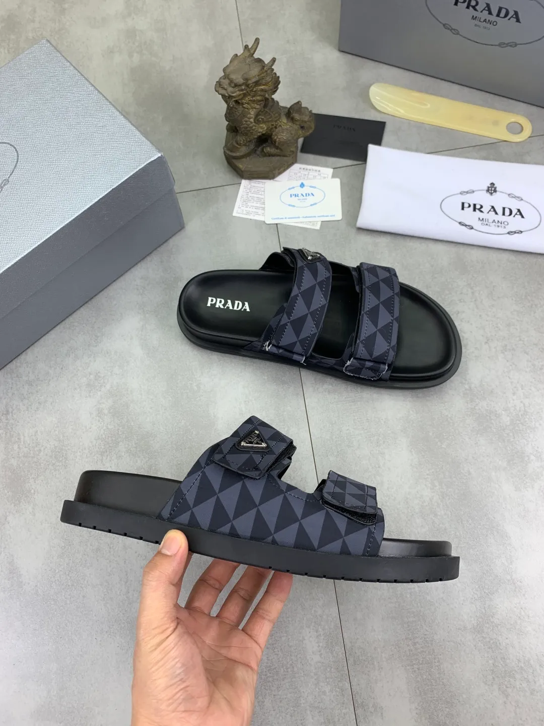 Men's shoes 💰P340💰【New style】🎁🎁🎁 PRADA Prada's new casual slippers, original official website, perfect workmanship, transmitting a kind of noble luxury, sublimating its definition of luxury in Prada's high-end extraordinary craftsmanship. Original combination outsole, code number: 38-44 (45 customized) Multiple colors 🉑️ to choose from